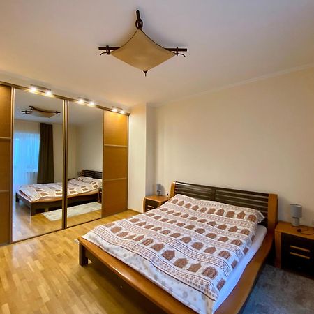 Family Apartment Near The University Chernivtsi Luaran gambar
