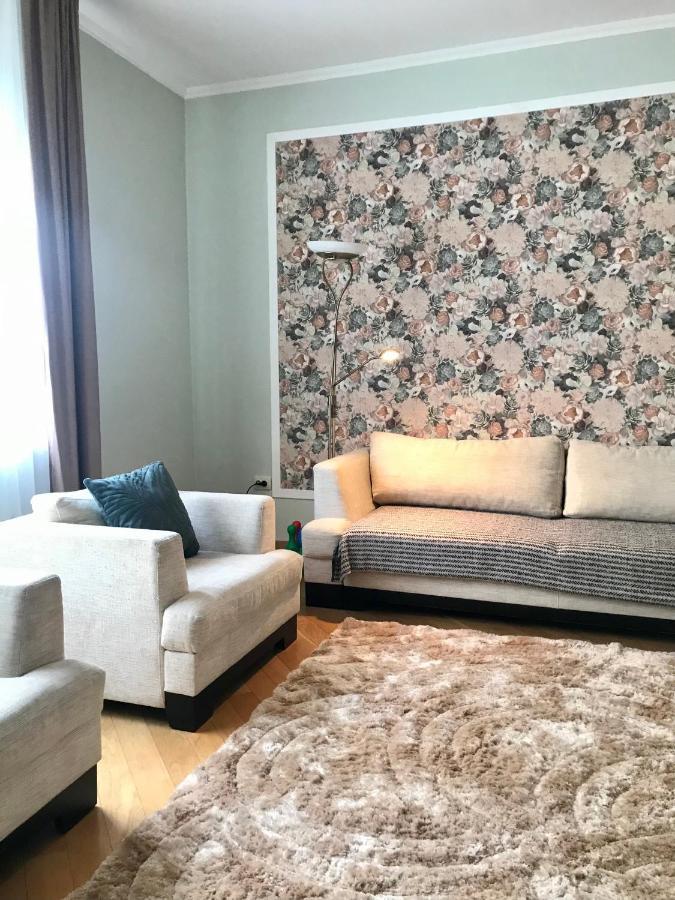 Family Apartment Near The University Chernivtsi Luaran gambar